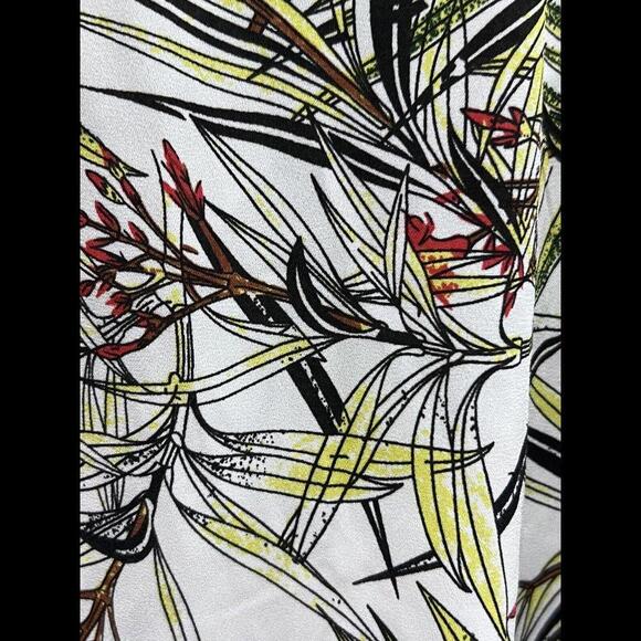 St. Tropez West Sleeveless Blouse Ivory Topical Print Size Small - Picture 4 of 4